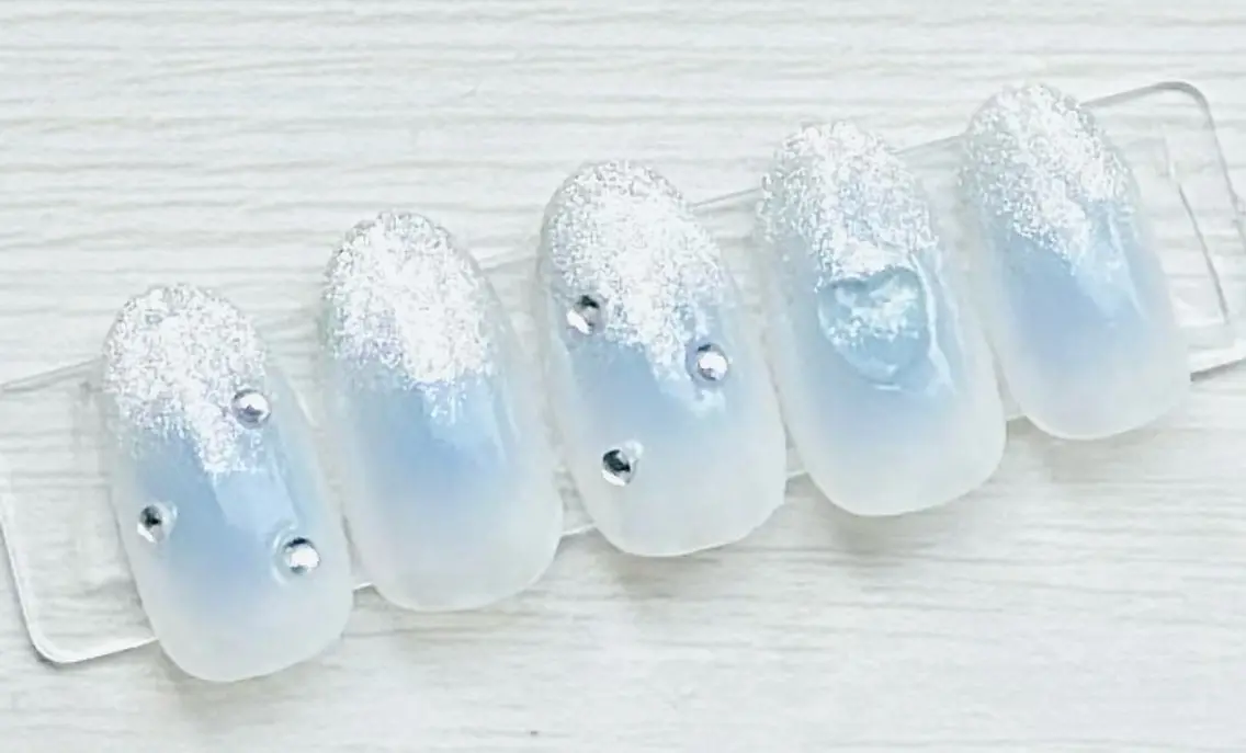 ネイル チークネイル グラデーション マグネットネイル nailsalon oluoluのネイルデザイン
