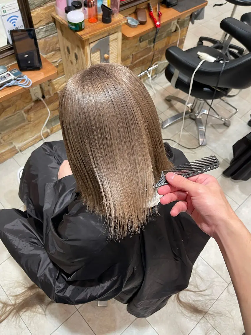 ミディアム カラー ヘアカラー 六反 仁哉のヘアスタイル