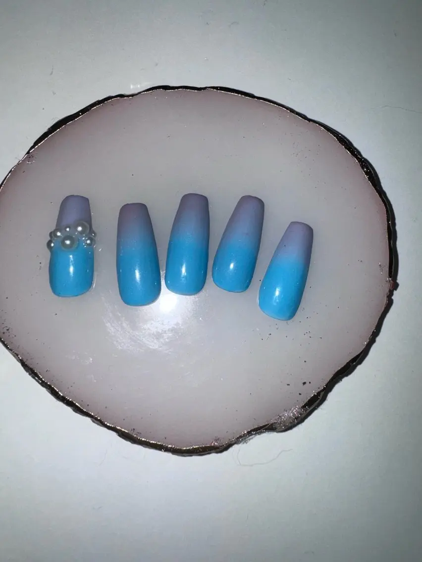 ミディアム on nail 尾張旭三郷店のネイルデザイン