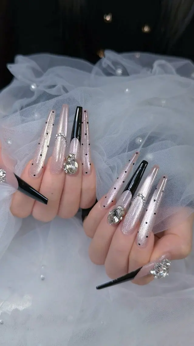ネイル アートネイル ボルドー フレンチネイル ジェルネイル 氷ネイル・うるうるネイル ハンドネイル Julie Nail Rinのネイルデザイン