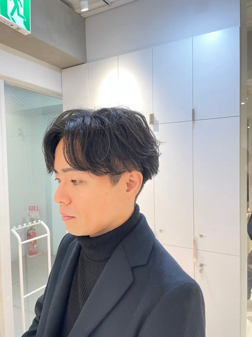 ショート ヘアアレンジ メンズ センターパート カット トリートメント ヘッドスパ ヘアセット 艶カラー✨縮毛矯正✨ 翁長孝輔のヘアスタイル