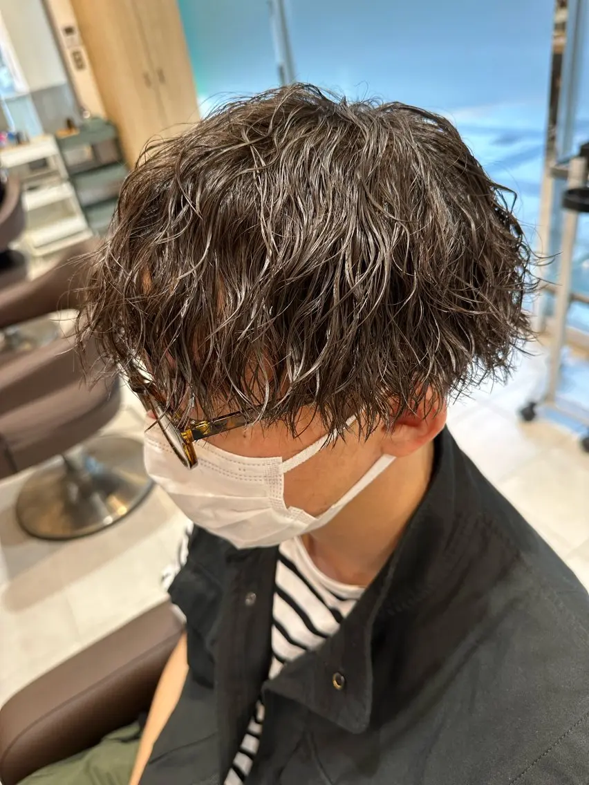 ミディアム パーマ メンズ ミディアムパーマ フェードカット メンズパーマ 刈り上げ 波巻きパーマ 💈メンズ特化 美容師サキ💈のヘアスタイル