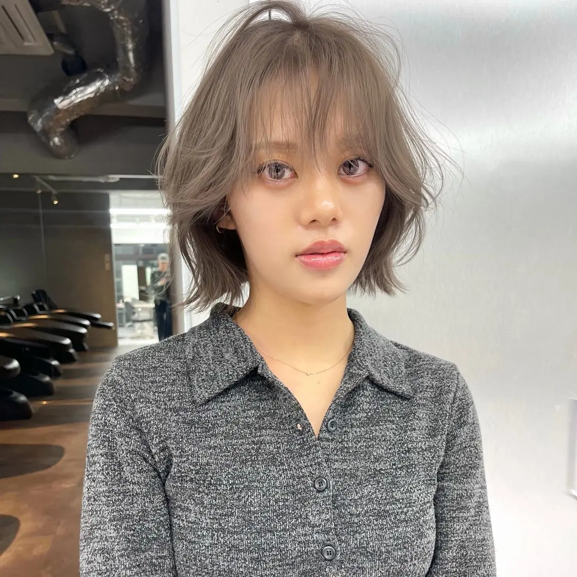 ミディアム カラー ベージュカラー ブリーチ ケアブリーチ デザインカラー ダブルカラー カット ヘアカラー トリートメント TATSUブリーチ/ ミルクティーベージュのヘアスタイル