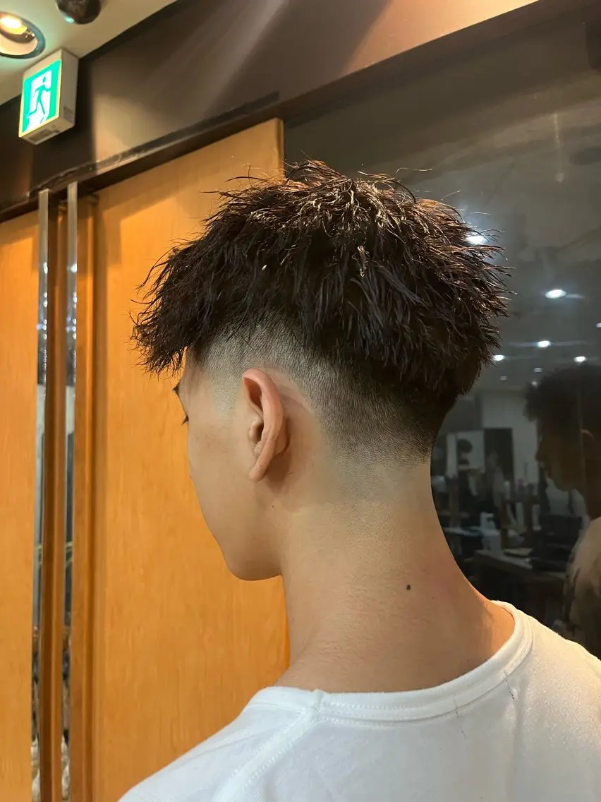 メンズ フェードカット カット パーマ 関 紫雲（ｾｷﾚﾝｹﾞ）のヘアスタイル