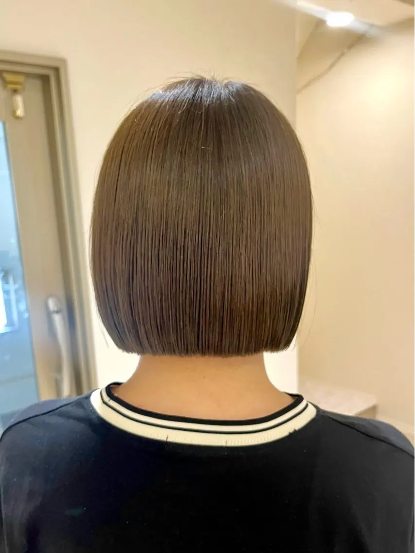 ショート カラー ベージュカラー オリーブベージュ ボブ カット ヘアカラー KANO🌷 艶カラーのヘアスタイル