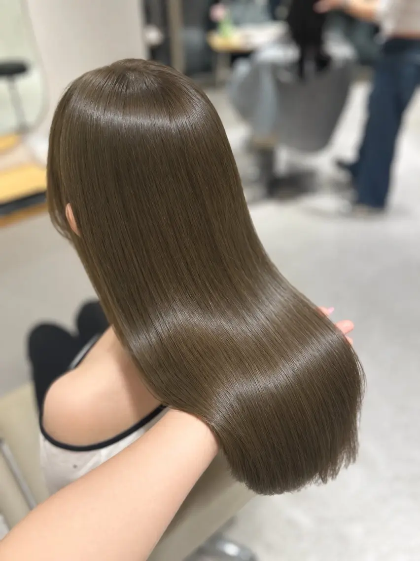 セミロング カット ヘアカラー トリートメント 艶髪レイヤーカット ✨MOMOE✨️のヘアスタイル