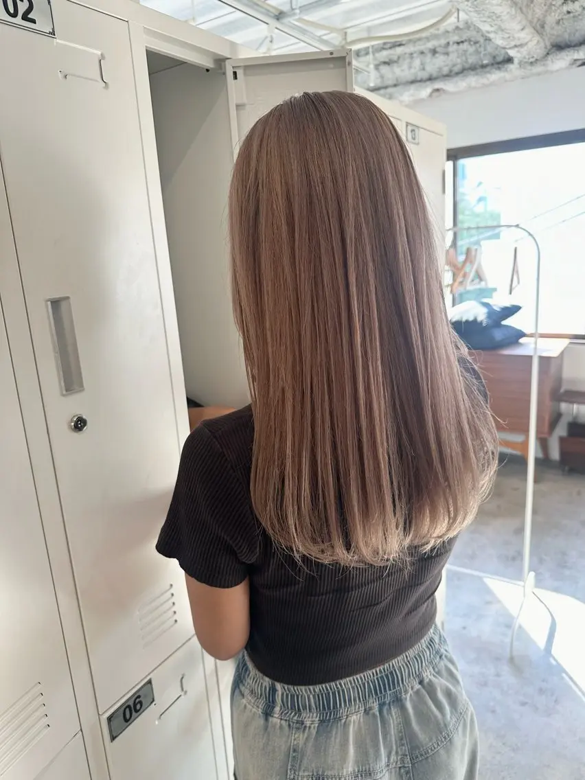セミロング カラー ベージュカラー ブリーチ ミルクティーベージュ ホワイトベージュ ホワイトミルクティーベージュ カット ヘアカラー トリートメント 中目黒🌼 🌼ハナのヘアスタイル
