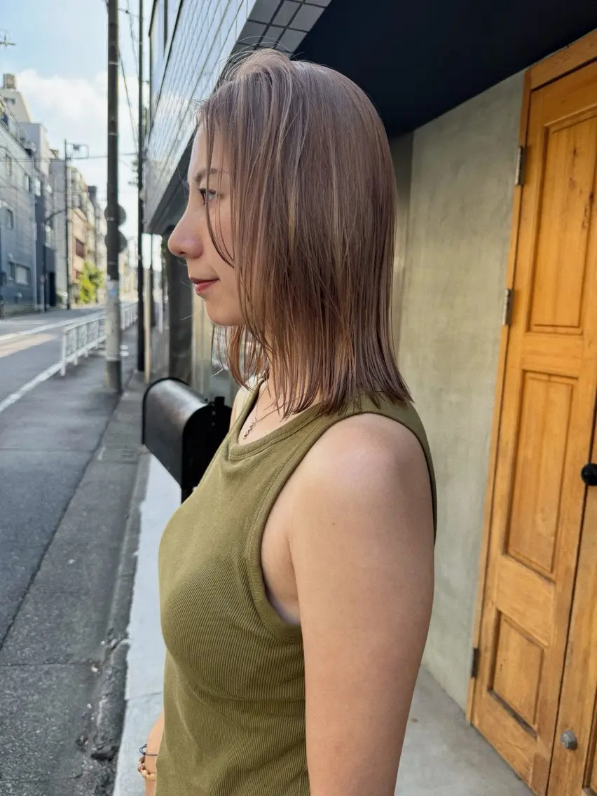 ミディアム カラー ヘアアレンジ ベージュカラー ブリーチ ブロンド ブロンドベージュ カット ヘアカラー トリートメント ニュアンスヘア🌔 nanakoのヘアスタイル