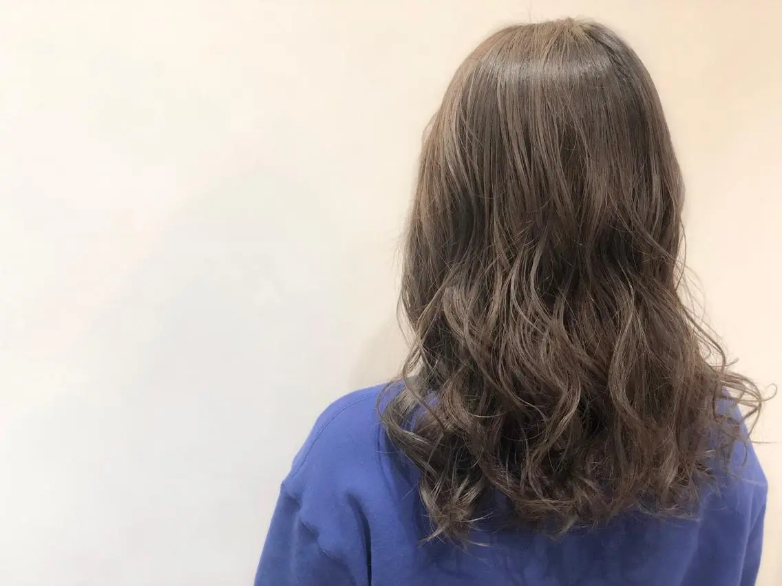 ミディアム カラー ヘアアレンジ グレージュ カット ヘアカラー いしだ みさきのヘアスタイル