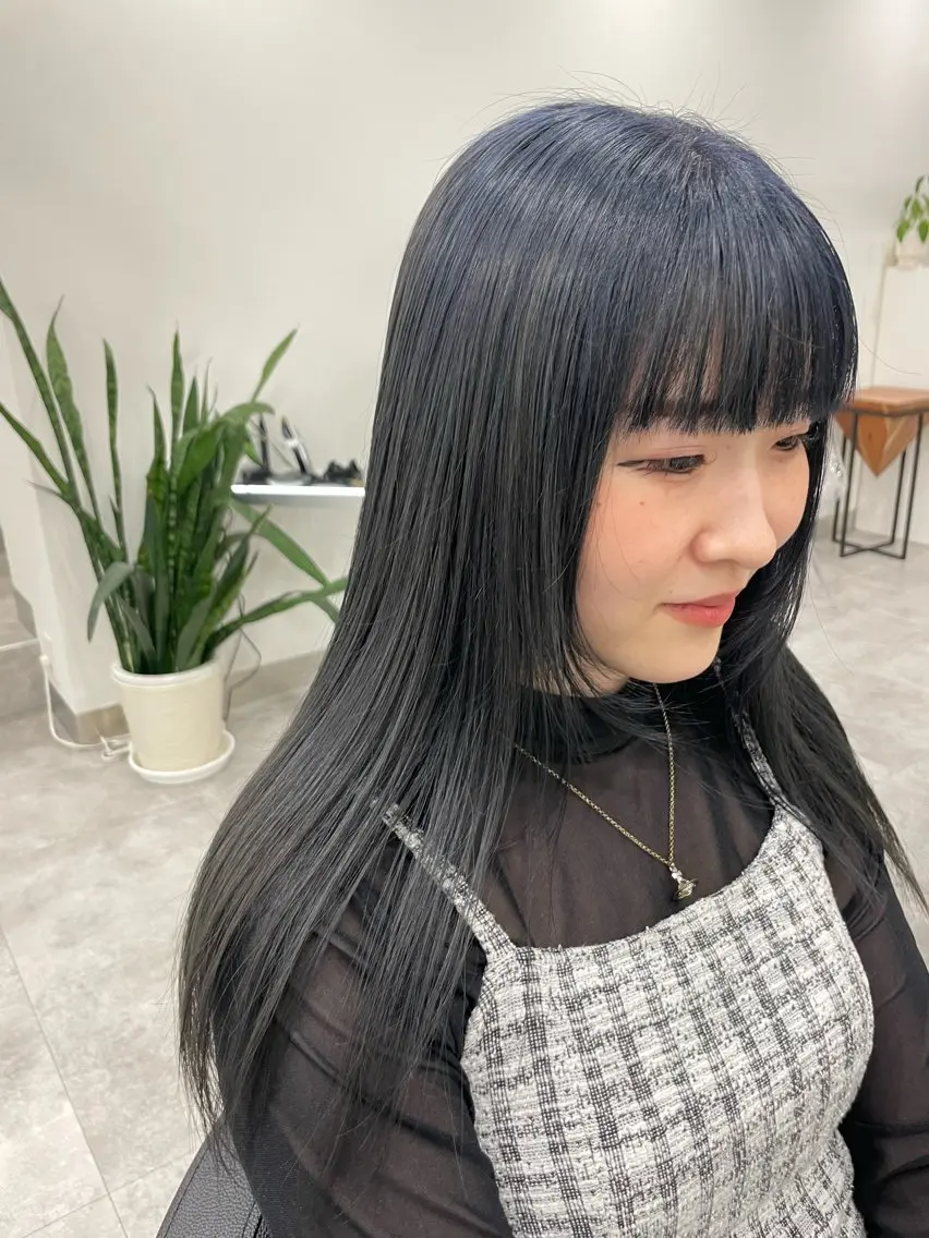 ロング カラー ブルーカラー ネイビーカラー ヘアカラー ⭐トレンドカット&カ ラーCocoro🪿のヘアスタイル