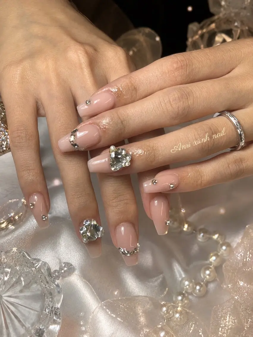 ネイル チークネイル 長さ出し フットネイル ジェルネイル 卒業式 𝓐𝓷𝓻𝓲 XiinhNailのネイルデザイン