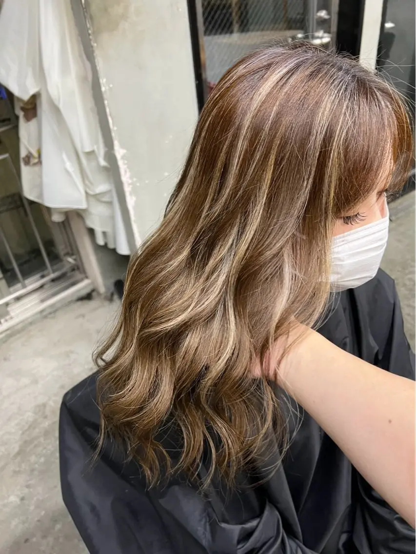ロング カラー ベージュカラー ハイライトカラー ハイライト ヘアカラー トリートメント 指名数No.1 /NAOYAのヘアスタイル