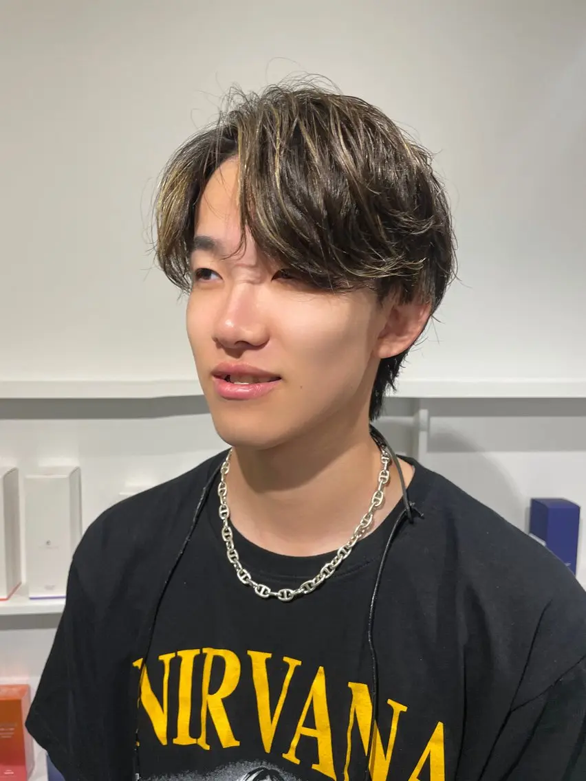 ショート カラー メンズ センターパート メンズハイライト メンズ韓国風 メンズメッシュ ハイライトカラー カット ヘアカラー メンズ特化⚡️パーマ / Hiyoriのヘアスタイル