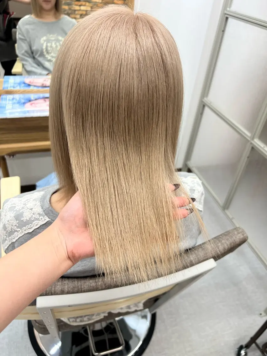 ミディアム カラー ブリーチ 松本 菜那のヘアスタイル
