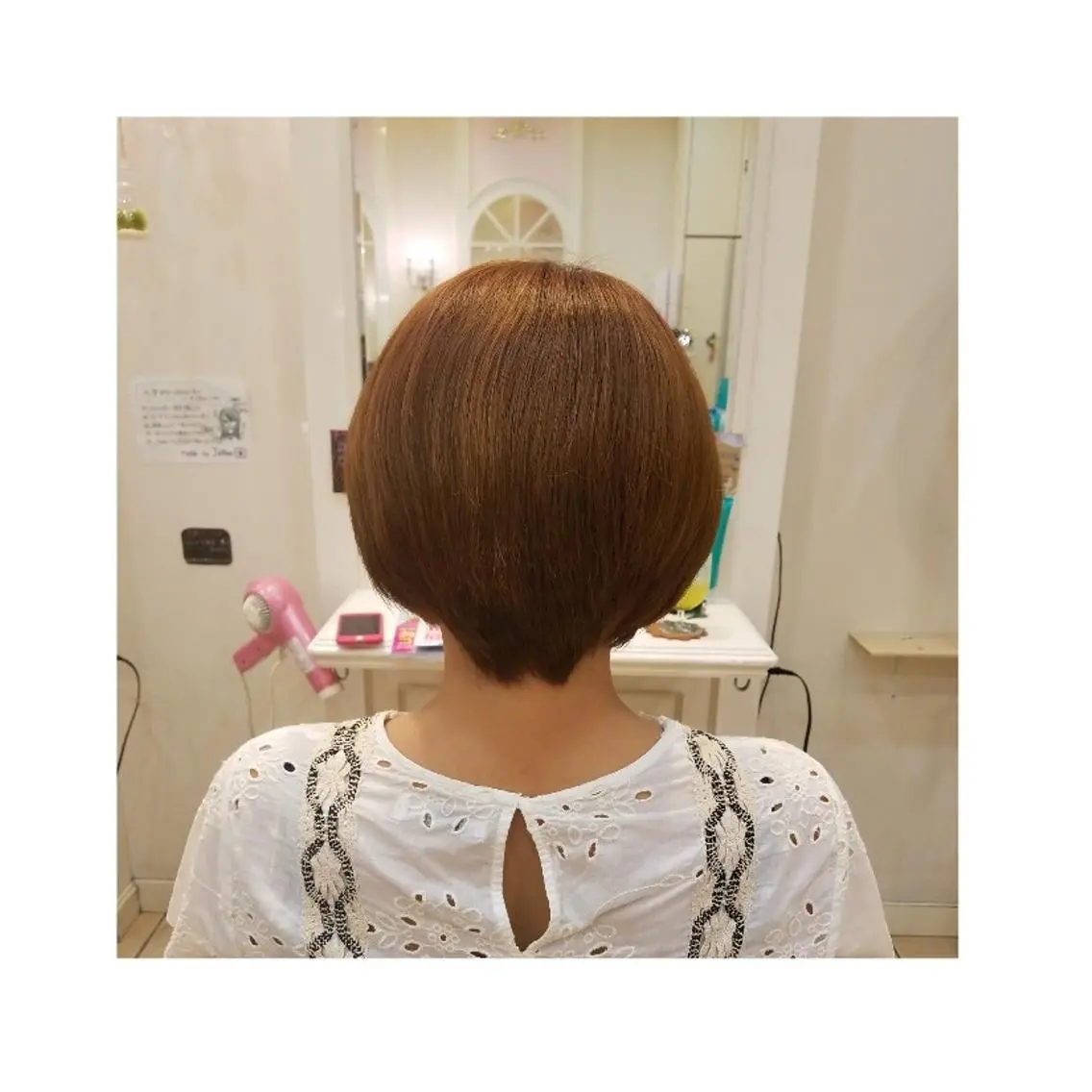 カラー ショート 荒山 栞奈のヘアスタイル
