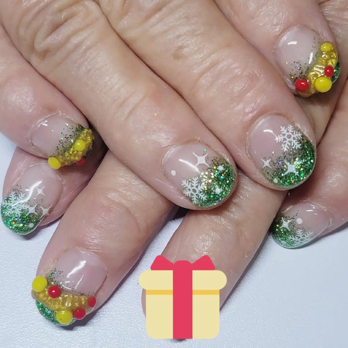ネイル グラデーション グリーン ラメ(グリッター) 冬ネイル クリスマス ハンドネイル よしだ ひろきのネイルデザイン
