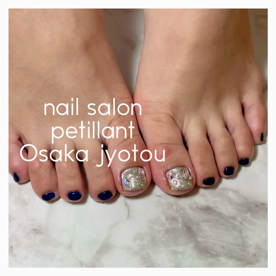 ネイル フットネイル キラキラネイル ネイビー nail salon petillantのネイルデザイン