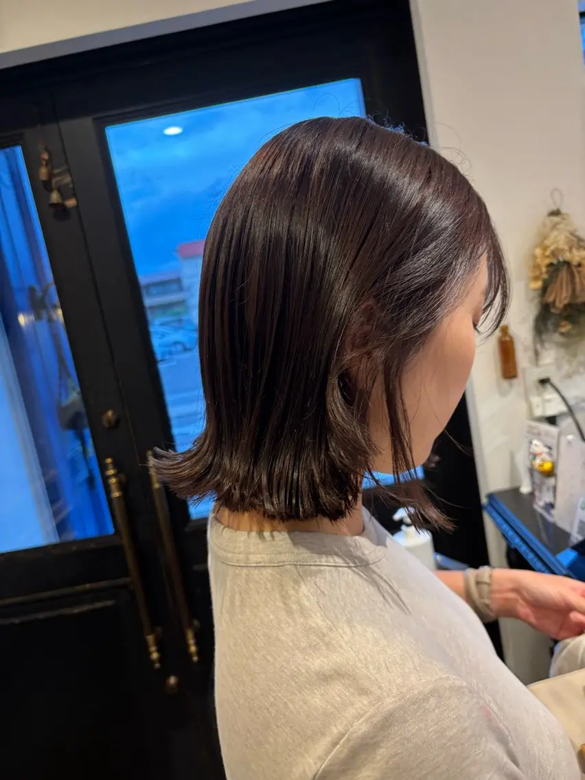 ミディアム 外ハネヘア カット ヘアカラー トリートメント トリコヘアサロン 新井千智のヘアスタイル