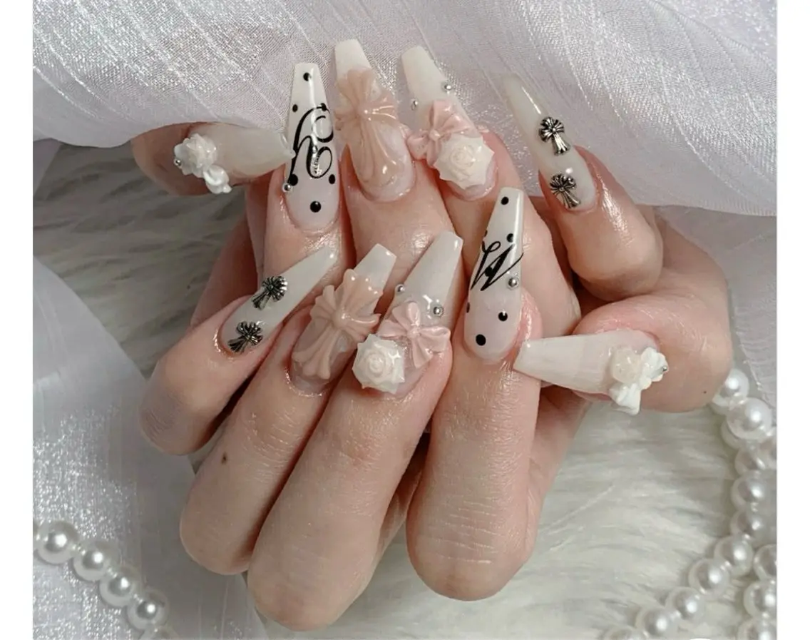 ネイル アートネイル ボルドー フレンチネイル ジェルネイル 氷ネイル・うるうるネイル ハンドネイル Julie Nail Rinのネイルデザイン