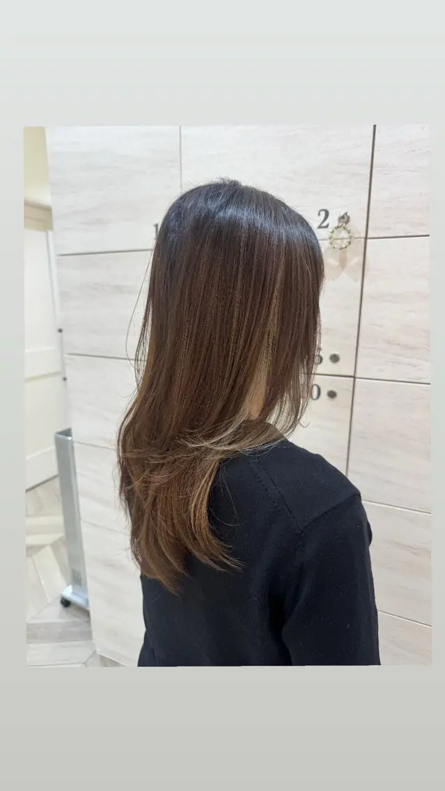セミロング レイヤーカット オオツ マオのヘアスタイル