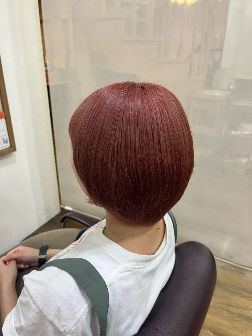 ショート カラー オレンジ オレンジピンク ピンクカラー ヘアカラー 渡辺 詩乃のヘアスタイル