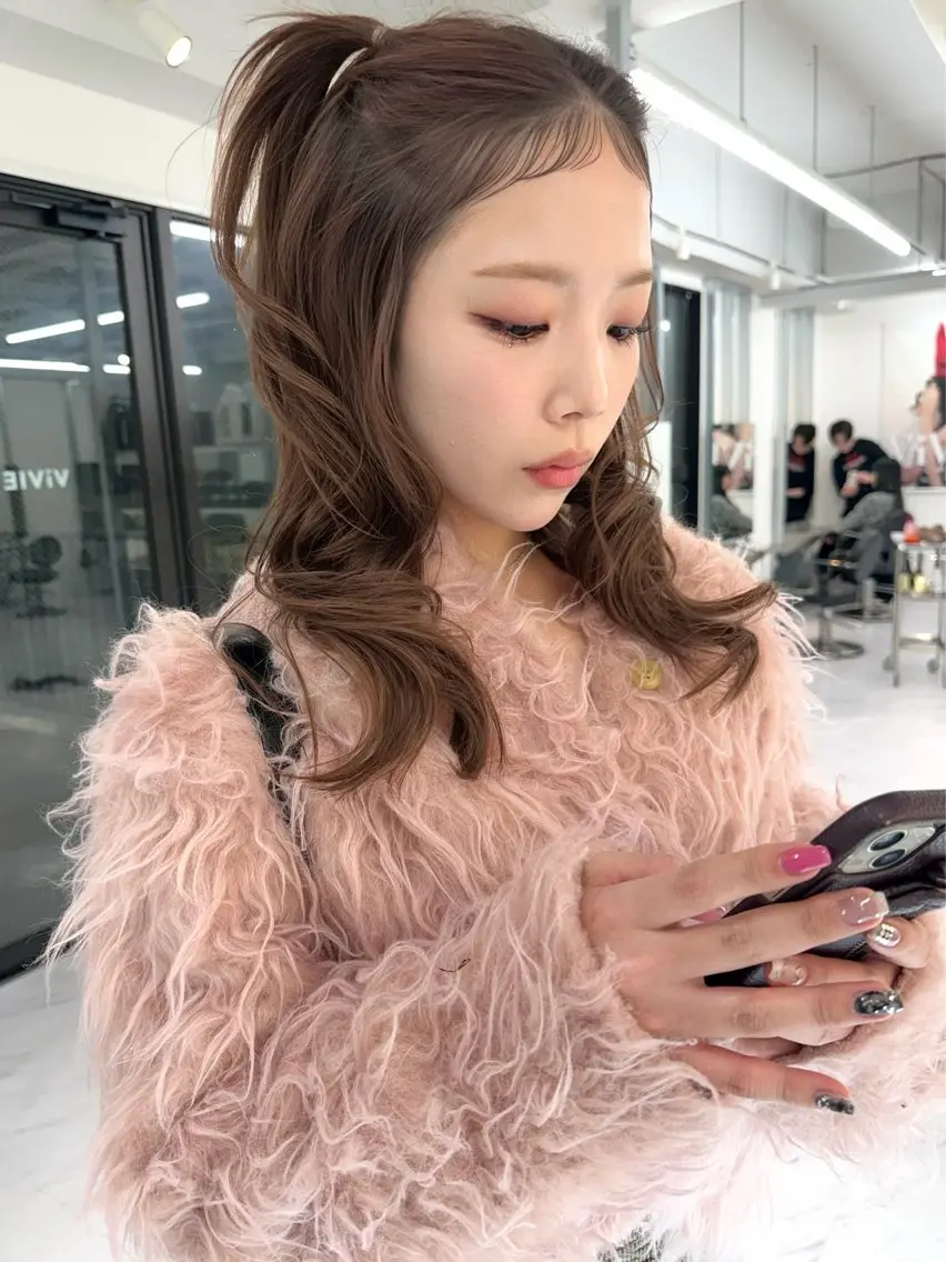 セミロング カラー セミロングパーマ ベージュカラー ブリーチ ケアブリーチ デザインカラー カット ヘアカラー パーマ トリートメント TATSUブリーチ/ ミルクティーベージュのヘアスタイル