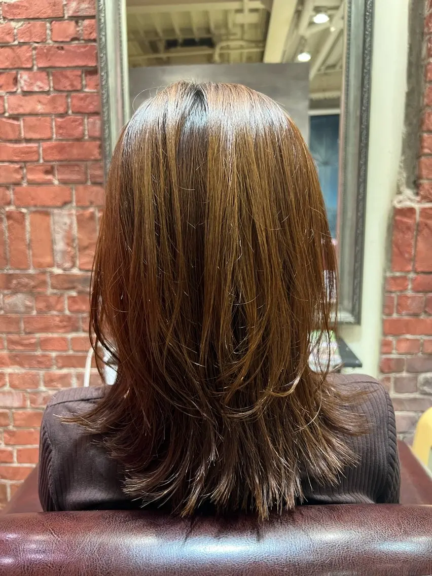 ミディアム レイヤーカット 高橋 葵のヘアスタイル