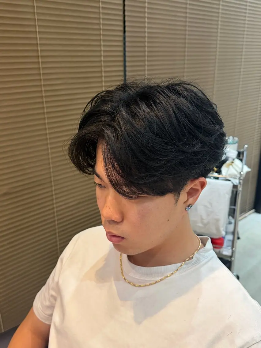 メンズ センターパート 刈り上げ 松山 太紀のヘアスタイル