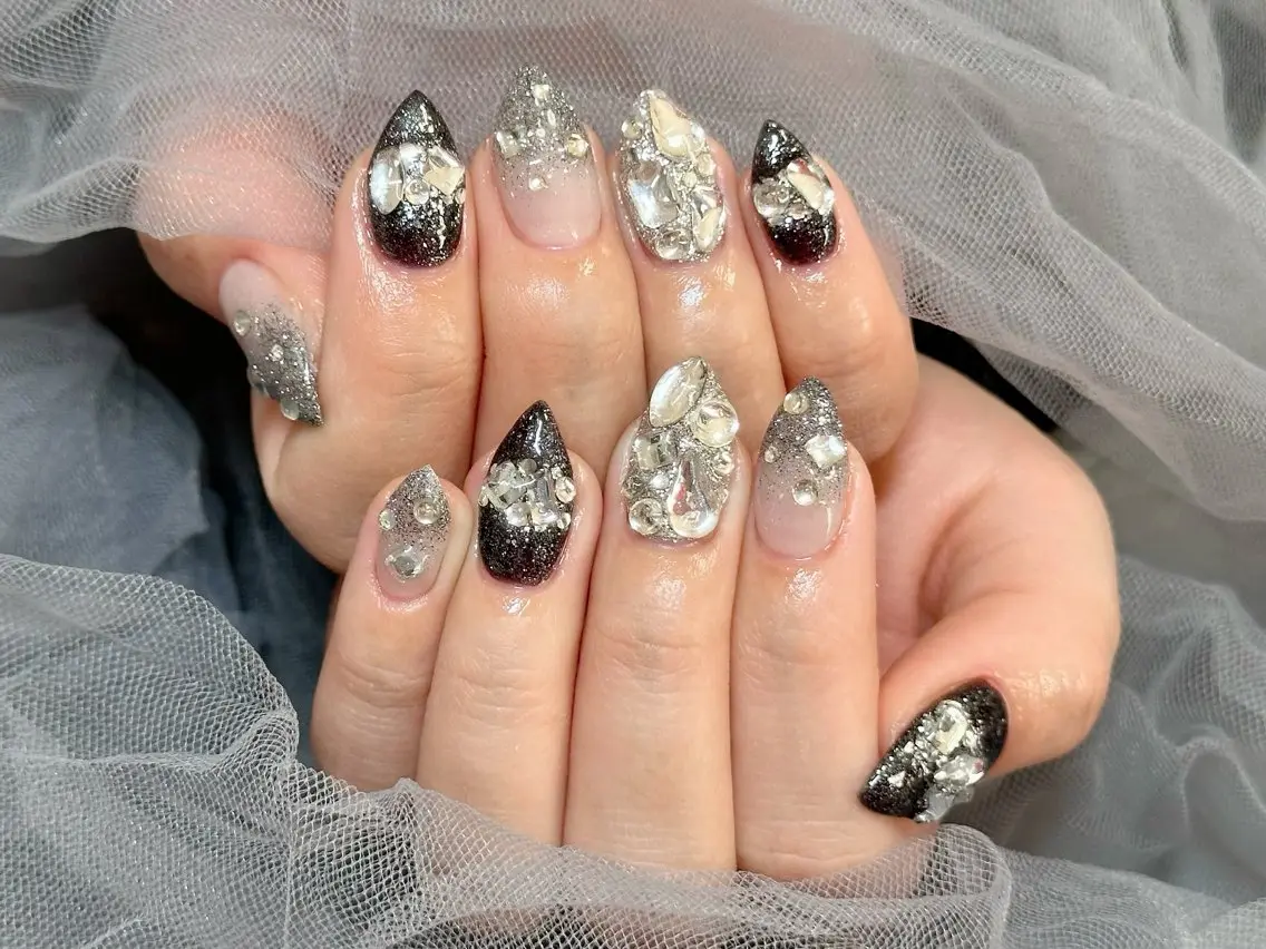 ネイル ストーンネイル ハンドネイル Nail Salon KURELLYのネイルデザイン