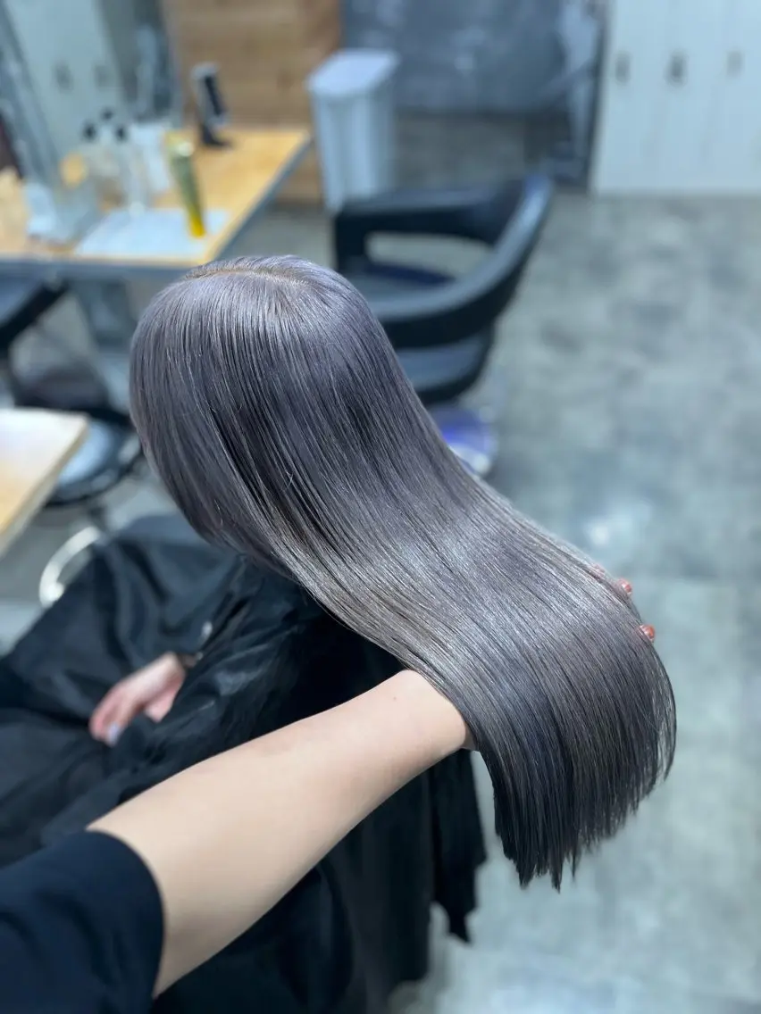 ロング カラー ヘアカラー ハイトーンカラー 🦄レイヤーカットのヘアスタイル