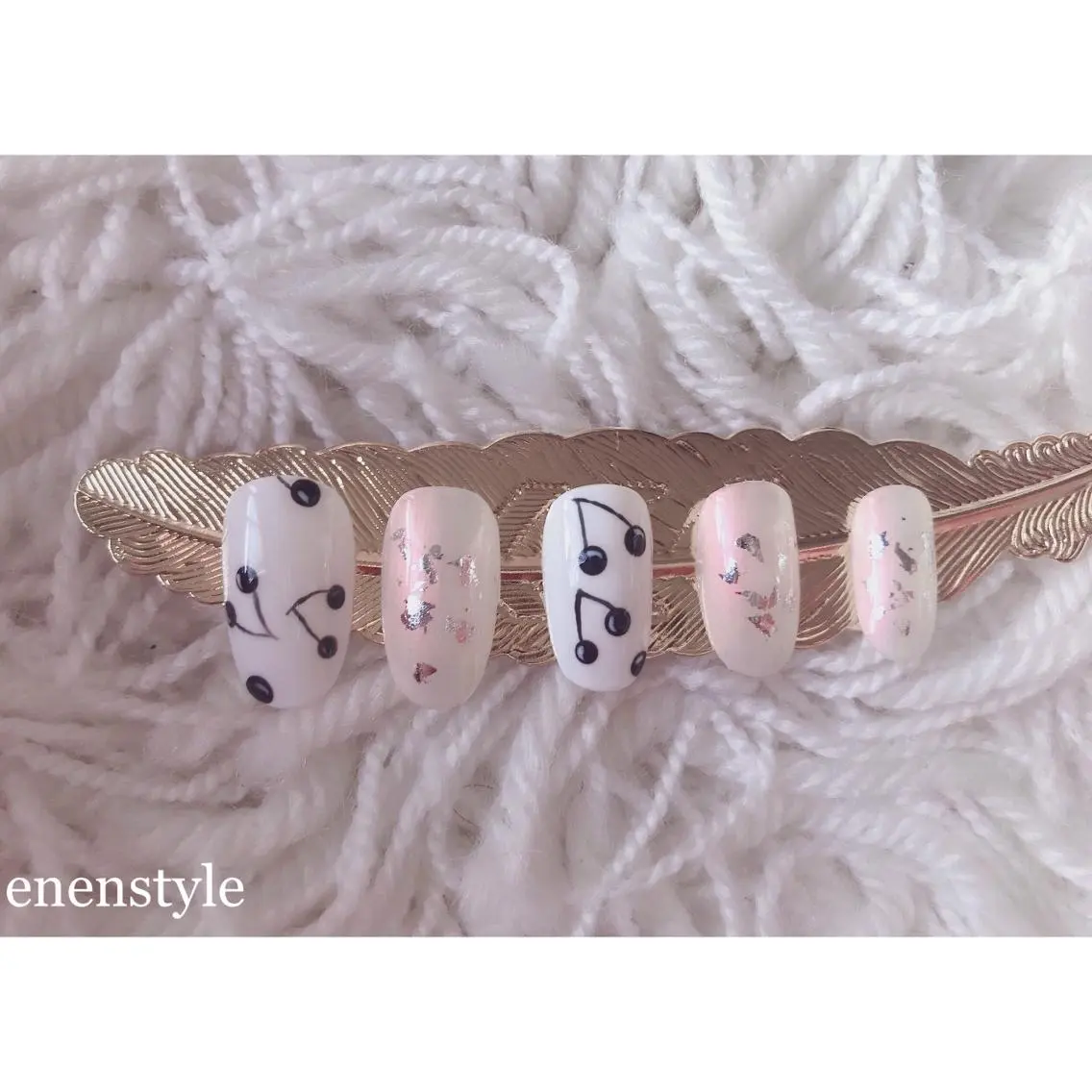 ショート ネイル ニュアンスネイル ホワイト ハンドネイル 🐾enen style 🐾のネイルデザイン