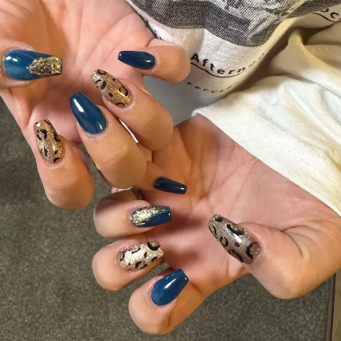 ネイル アニマル柄 マグネットネイル ニュアンスネイル ハンドネイル abuuuuu nailsのネイルデザイン