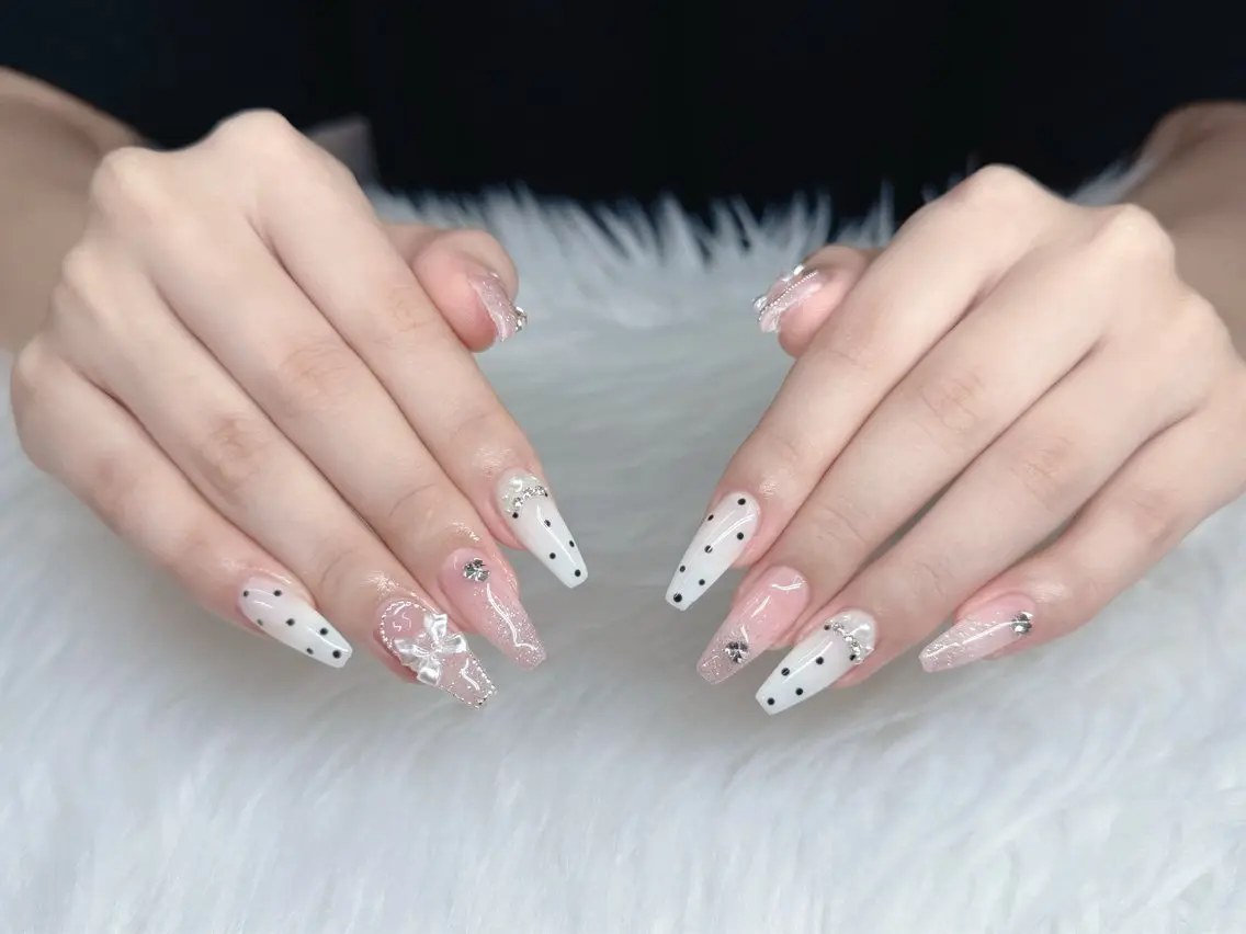 ネイル アートネイル 韓国ネイル ロングネイル 持ち込み ネイルチップ GOHOUBI Nail 心斎橋店のネイルデザイン