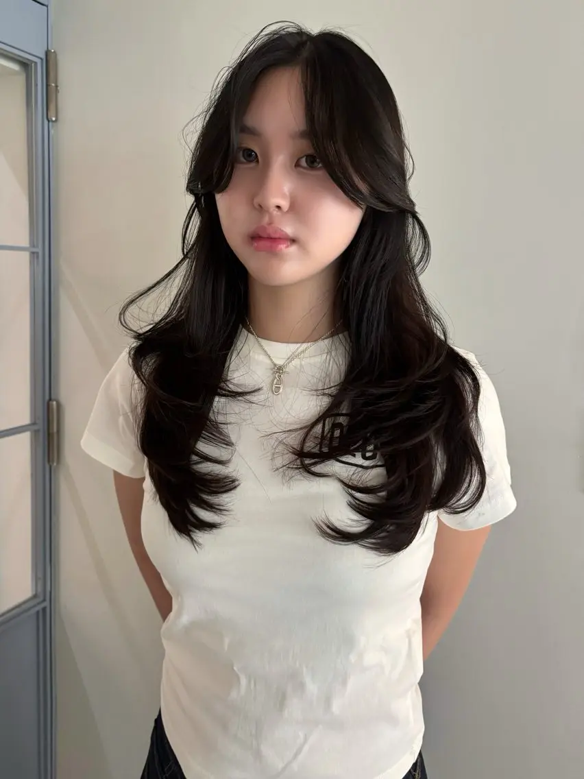 セミロング レイヤーカット 清田 かのんのヘアスタイル