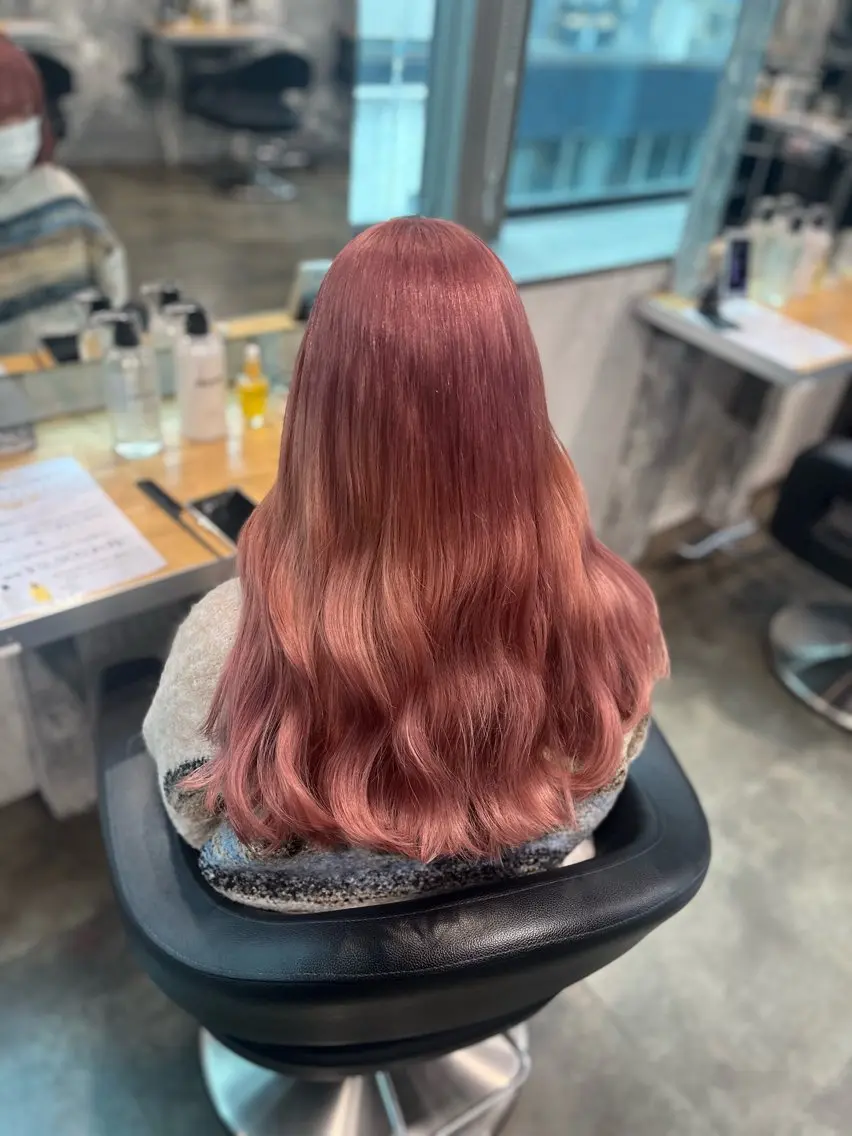 ロング カラー ヘアカラー ハイトーンカラー 🦄レイヤーカットのヘアスタイル