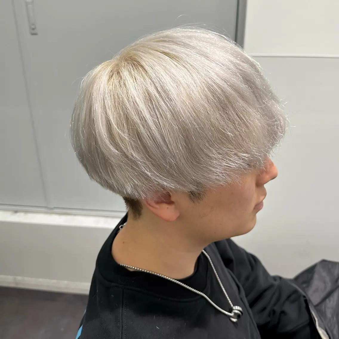 カラー メンズ ヘアカラー 💫艶ハイトーン×髪 質改善💫リュウトのヘアスタイル