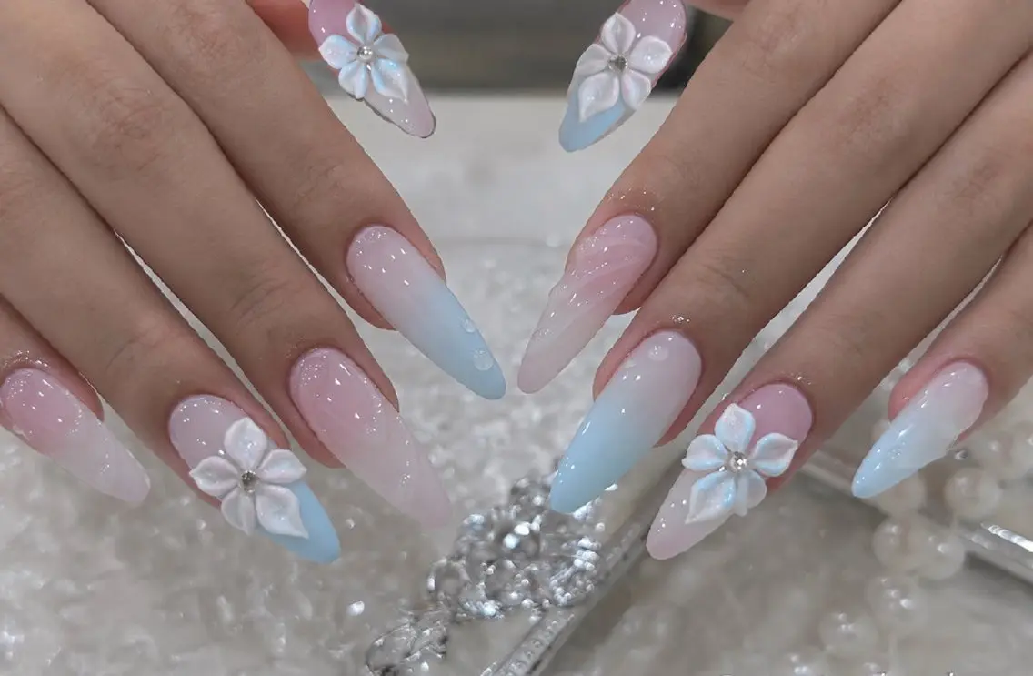 ネイル チークネイル フレンチネイル ジェルネイル ガーリー キラキラネイル ハンドネイル UM Nail Salonのネイルデザイン