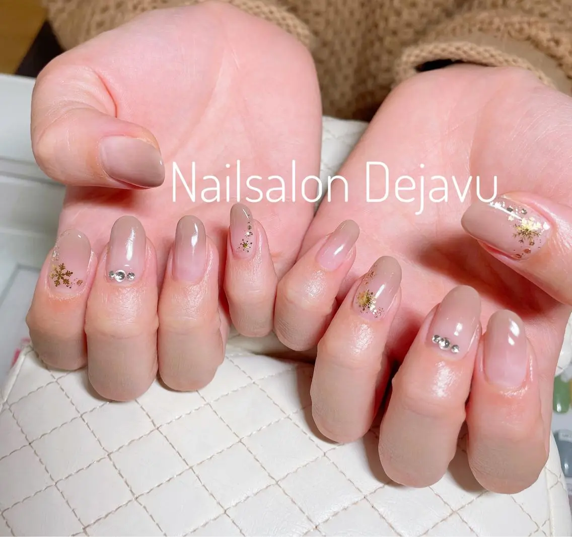 ネイル アートネイル ジェルネイル グラデーション キラキラネイル ストーンネイル Nail salon Dejavu 🌿のネイルデザイン
