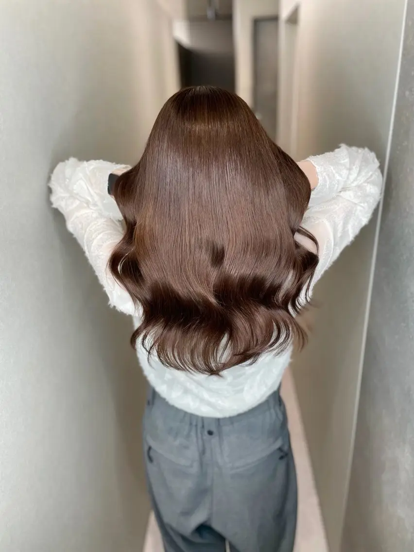 ミディアム カラー ブリーチ 透明感カラー ブリーチなしカラー デート 髪質改善 ヘアカラー トリートメント 今井 勝也のヘアスタイル