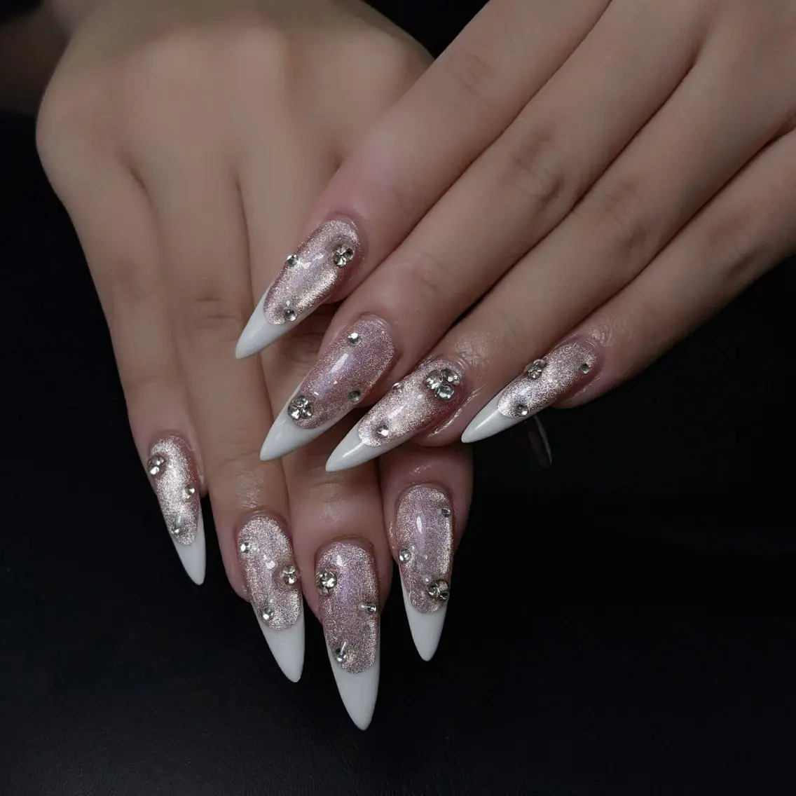ネイル フレンチネイル キラキラネイル マグネットネイル シンプルネイル 春ネイル Quynh Sora Nailのネイルデザイン