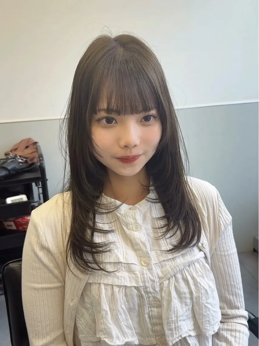 ロング カラー ロングレイヤー ベージュカラー オリーブベージュ レイヤーカット ロング カット ヘアカラー トリートメント 韓国ヘア🇰🇷 スズキのヘアスタイル