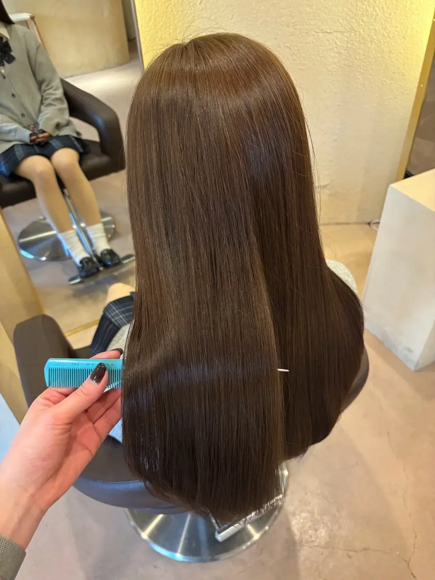 【透明感ヘアーに】イルミナカラー+保湿ケアトリートメントの写真