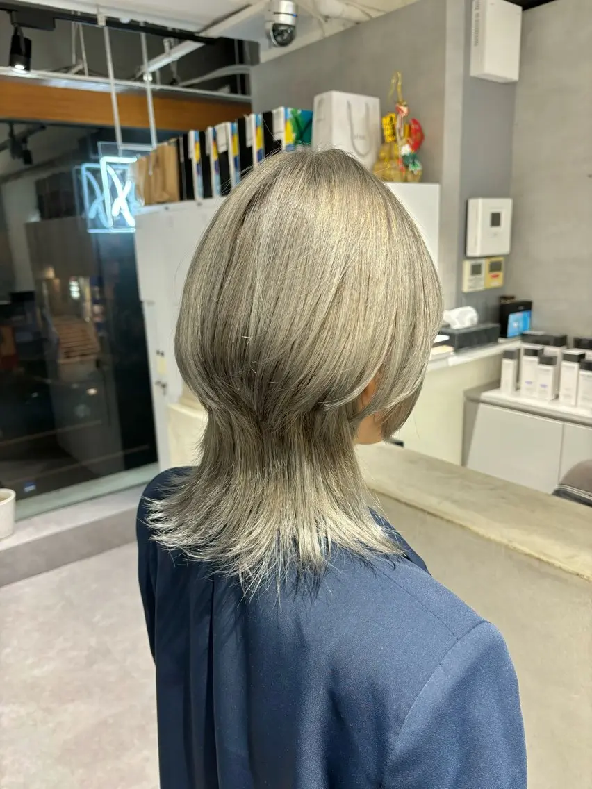 ショート カラー シルバー ウルフカット ハイトーン×似合わせ Shoseiのヘアスタイル