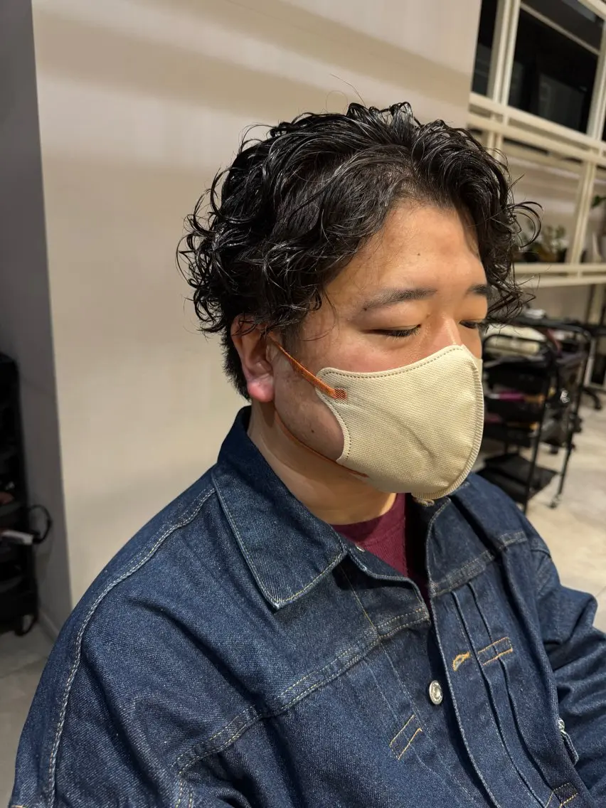 ミディアム パーマ メンズ ミディアムパーマ メンズパーマ カット パーマ トリートメント 似合う髪型が 分からない方へのヘアスタイル