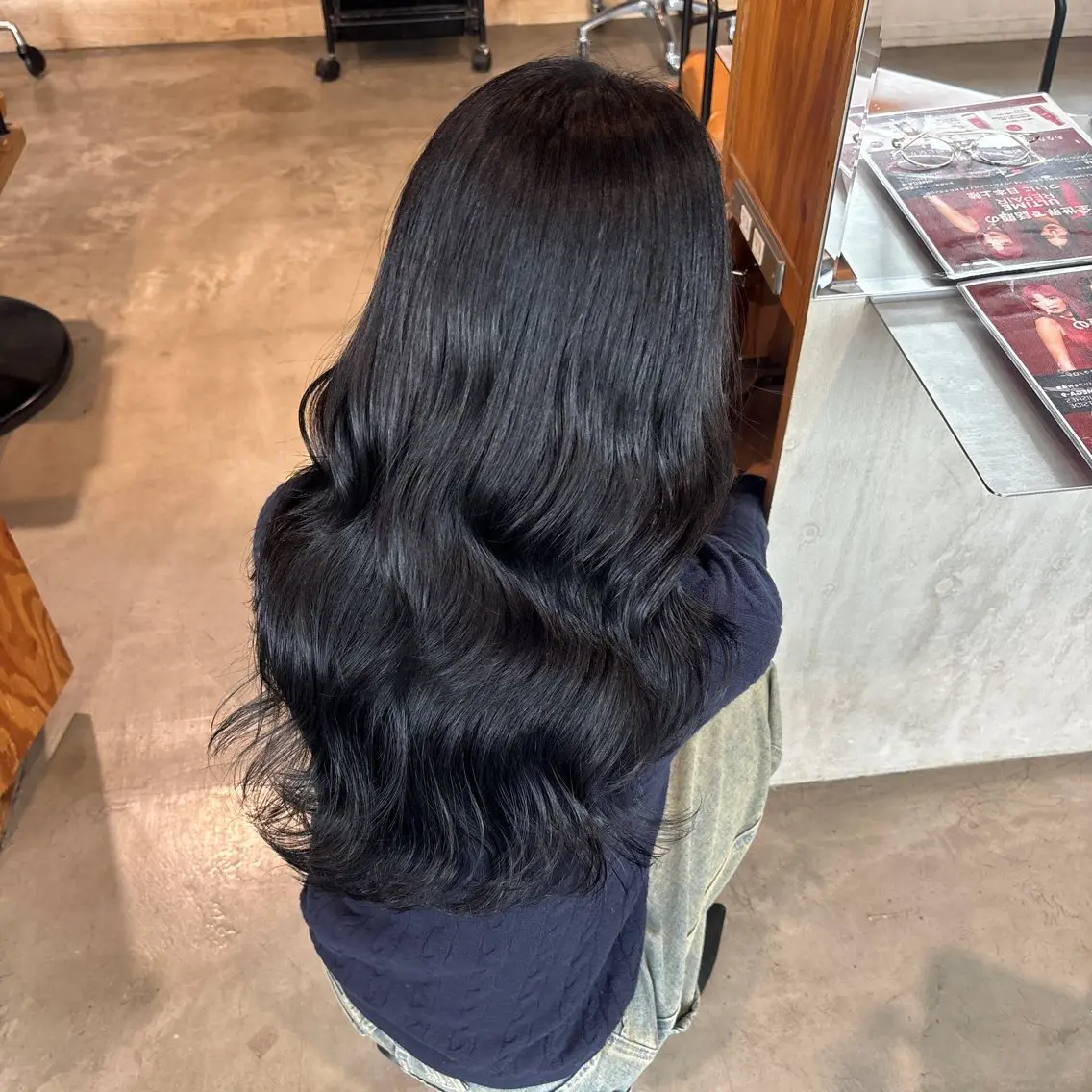 ロング カラー 黒髪 ブルーカラー ブルーブラック 透明感カラー カット ヘアカラー トリートメント 小木曽 里華のヘアスタイル