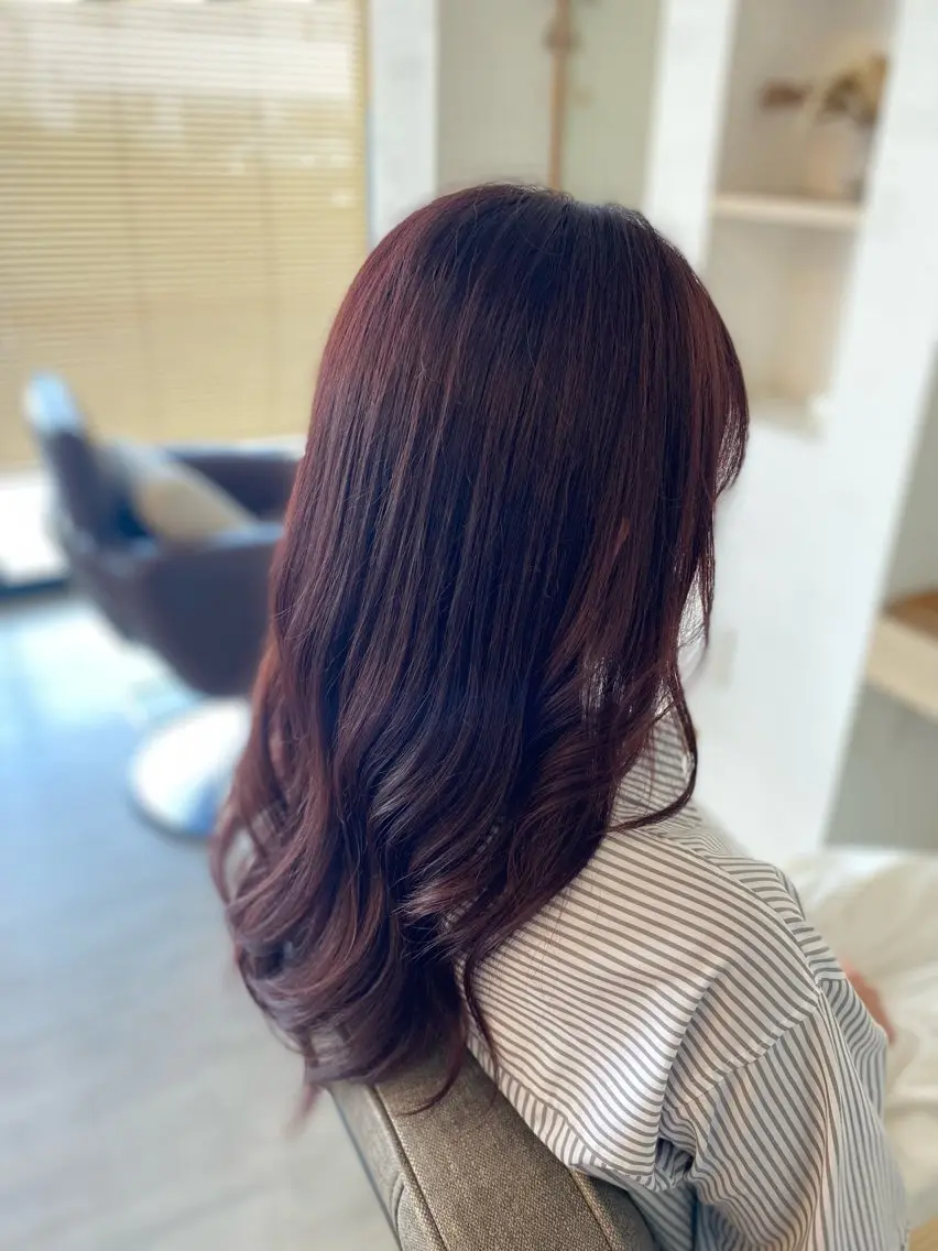 カラー 透明感カラー レッドカラー 東上 瑠莉のヘアスタイル