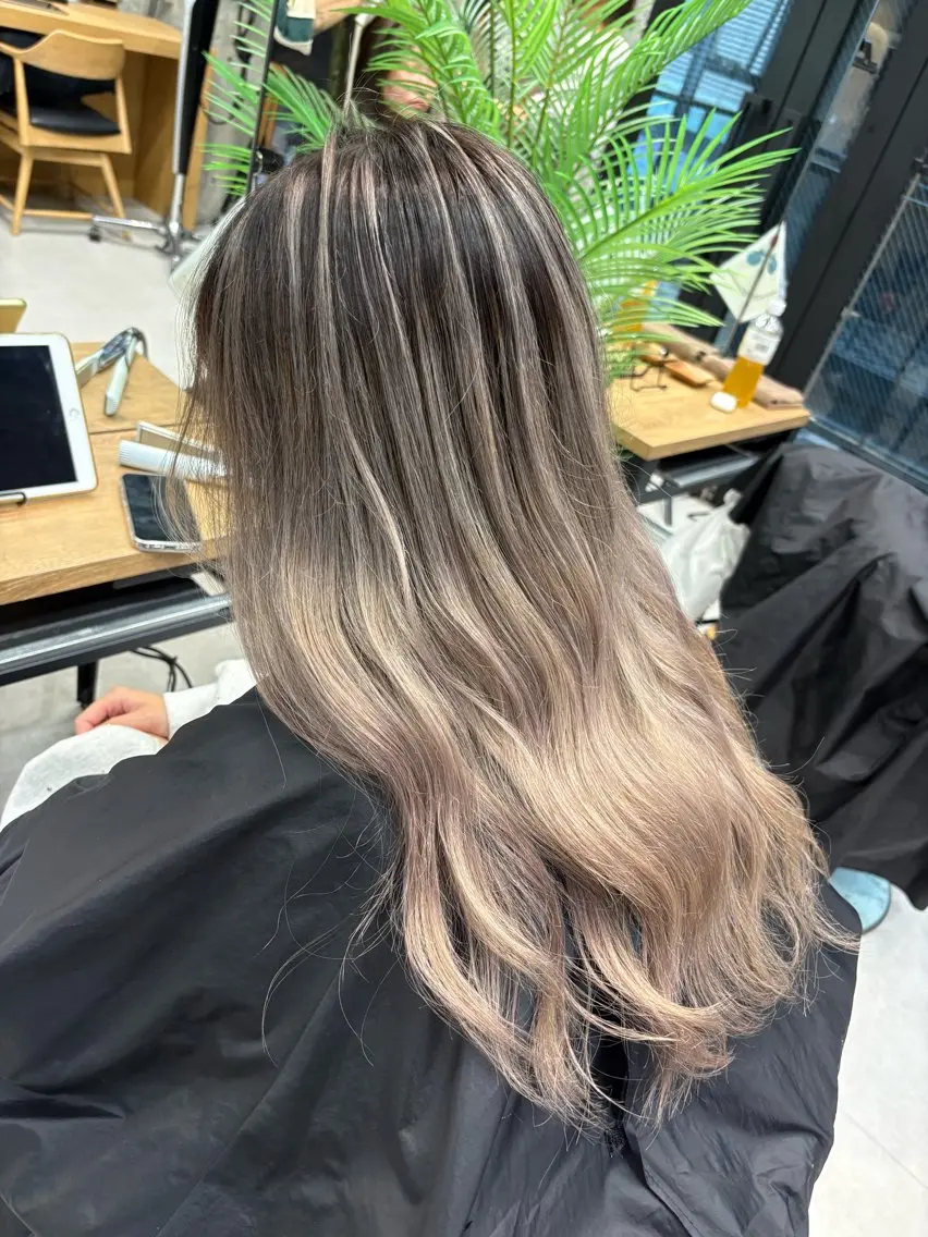 ロング カラー バレイヤージュ ブリーチ ハイライトカラー ハイライト レイヤーカット ヘアカラー ♡ハイライトカラー shinri♡のヘアスタイル