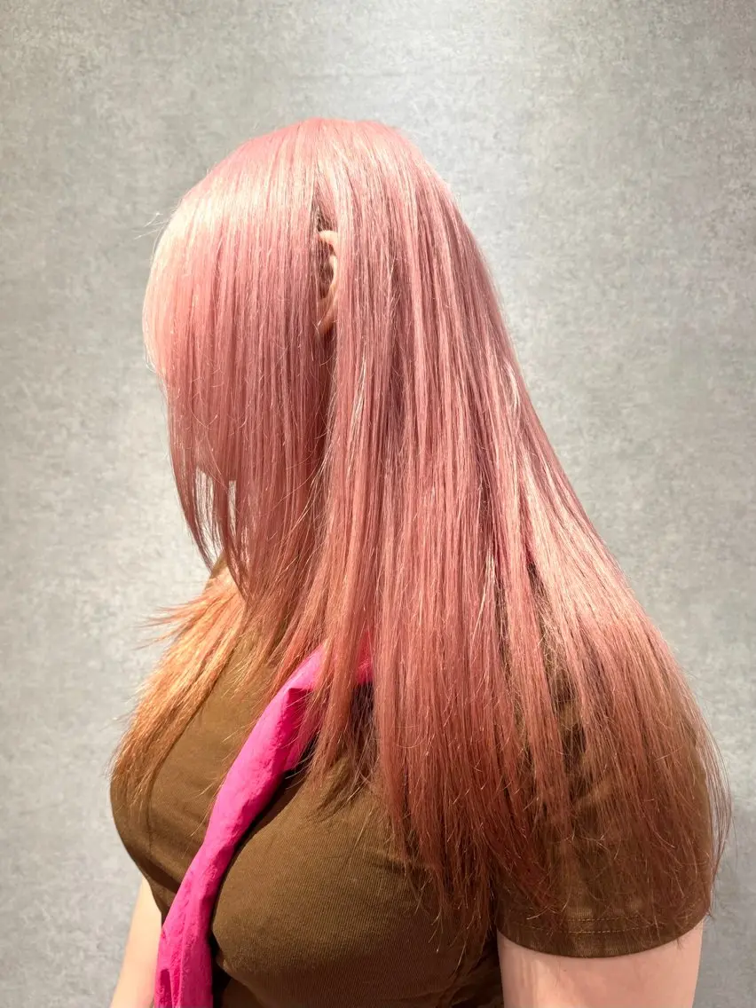 ロング カラー ベージュカラー ハイトーンカラー ピンクカラー ピンクベージュ レイヤーカット ヘアカラー トリートメント ハイトーン/レイヤー /ウルフ⭐️永田⭐️のヘアスタイル
