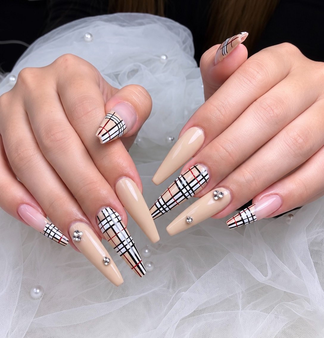 ネイル アートネイル ボルドー フレンチネイル ジェルネイル 氷ネイル・うるうるネイル ハンドネイル Julie NailSalonのネイルデザイン