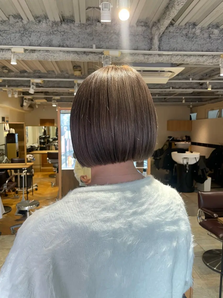 ショート カラー ベージュカラー ブリーチ ミルクティーベージュ ボブ レイヤー／髪質改善／ 銀座／CHIEのヘアスタイル
